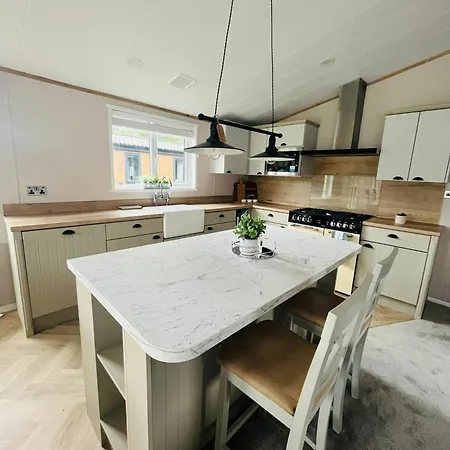 Huckleberry With Hot Tub *