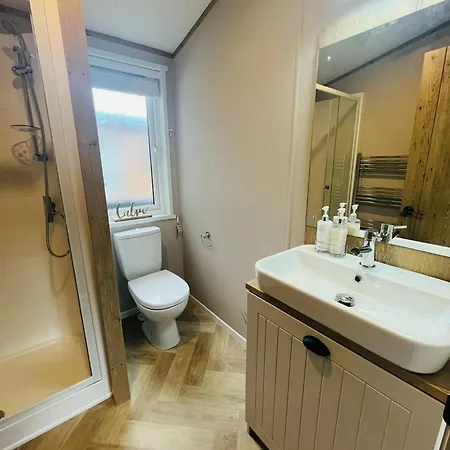 Huckleberry With Hot Tub * York