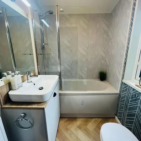 Huckleberry With Hot Tub 요크