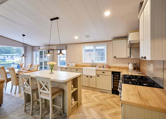 Huckleberry With Hot Tub * York