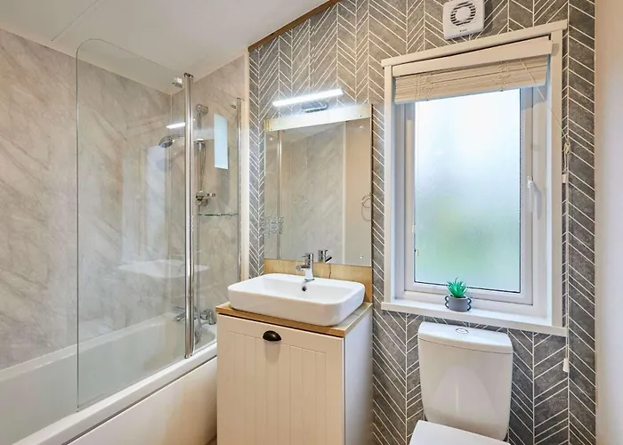 Huckleberry With Hot Tub York