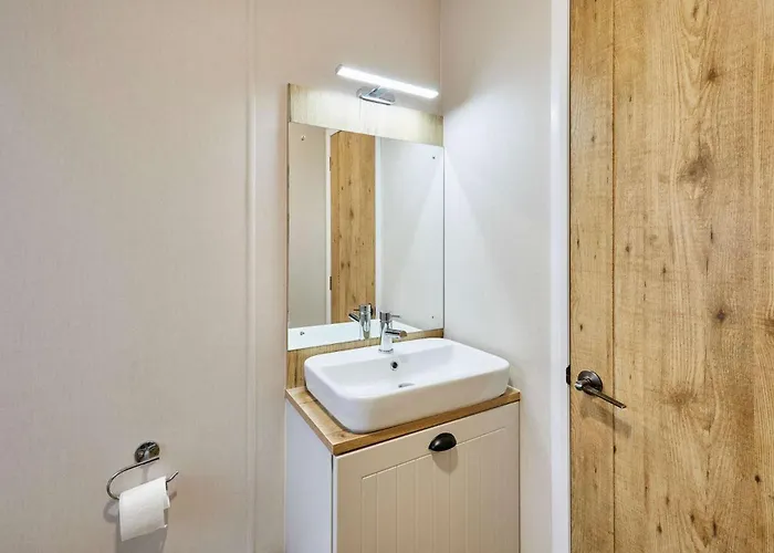 Huckleberry With Hot Tub * York